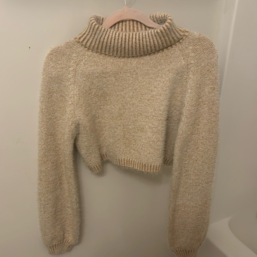 Barley worn Altard state yellow crop turtleneck